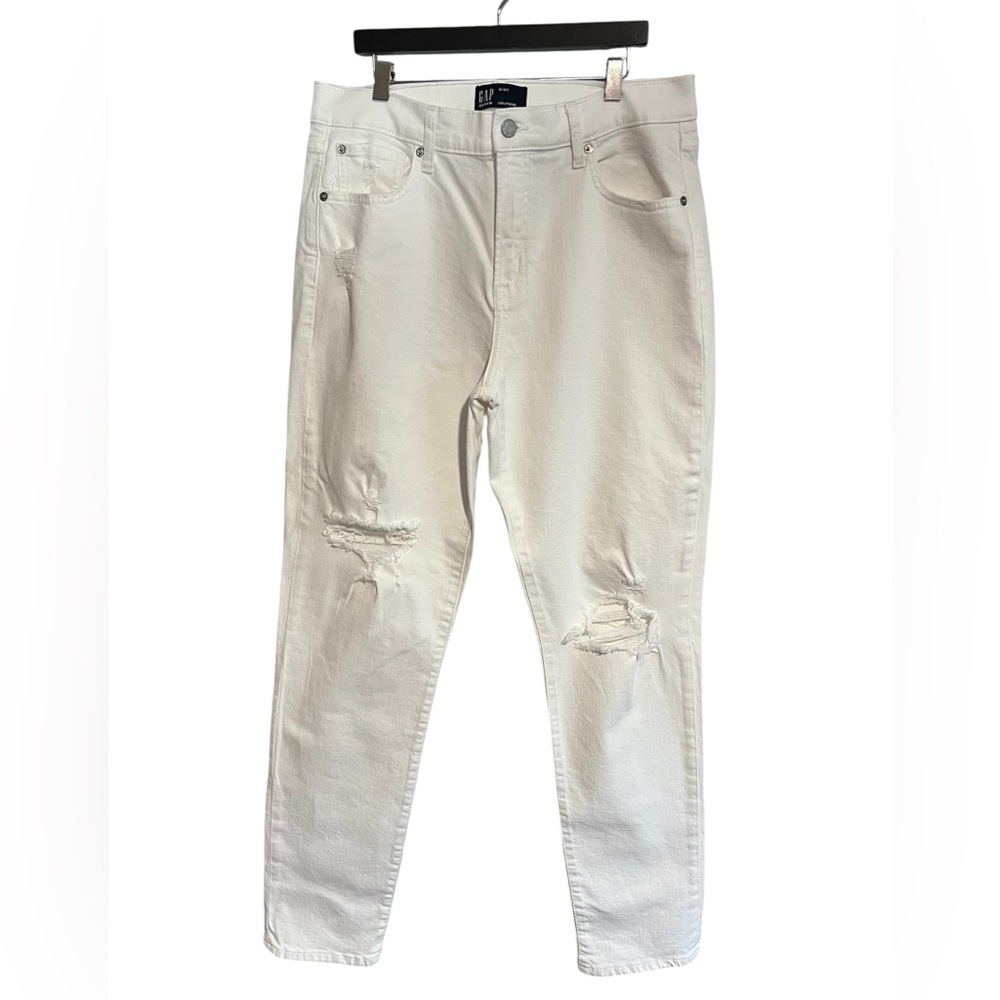 GAP Women’s Girlfriend White Distressed Jeans 12/31T - Like New! 🌟